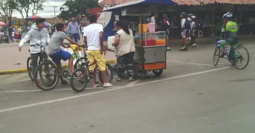 PUNTO AMBULANTE SALPICON  JUGO DE NARANJA PUNTO AMBULANTE SALPICON  JUGO DE NARANJA